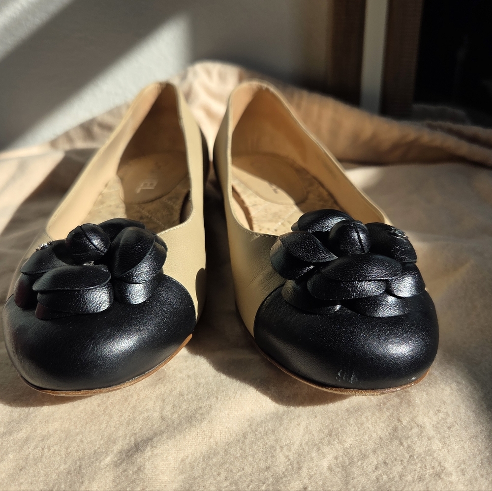 Authentic Chanel Camellia flower ballet flats. Size 36 1/2 EU. Size 6.5 US - Picture 5 of 7